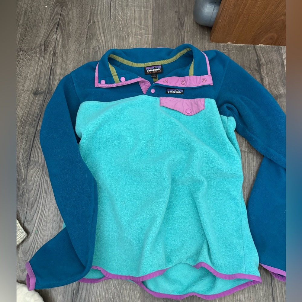 Patagonia Teal and Pink Fleece Pullover